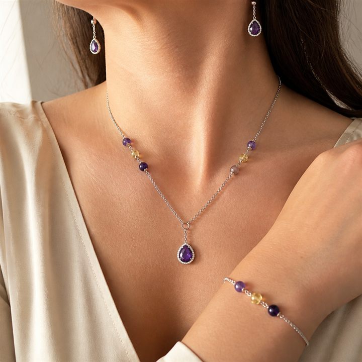 Collana e orecchini Ametista indossata