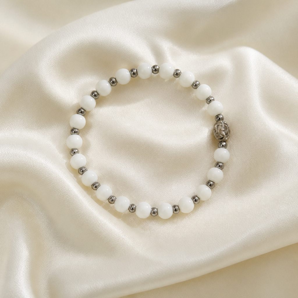 Bracciale a molla Perla e cristallo, bianco, argento, trasparente, foto 2 di 4
