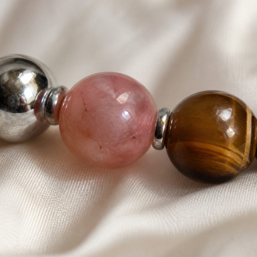 Bracciale a molla Pesca e terra, marrone, rosa pesca, beige, grigio, argento, foto 3 di 3